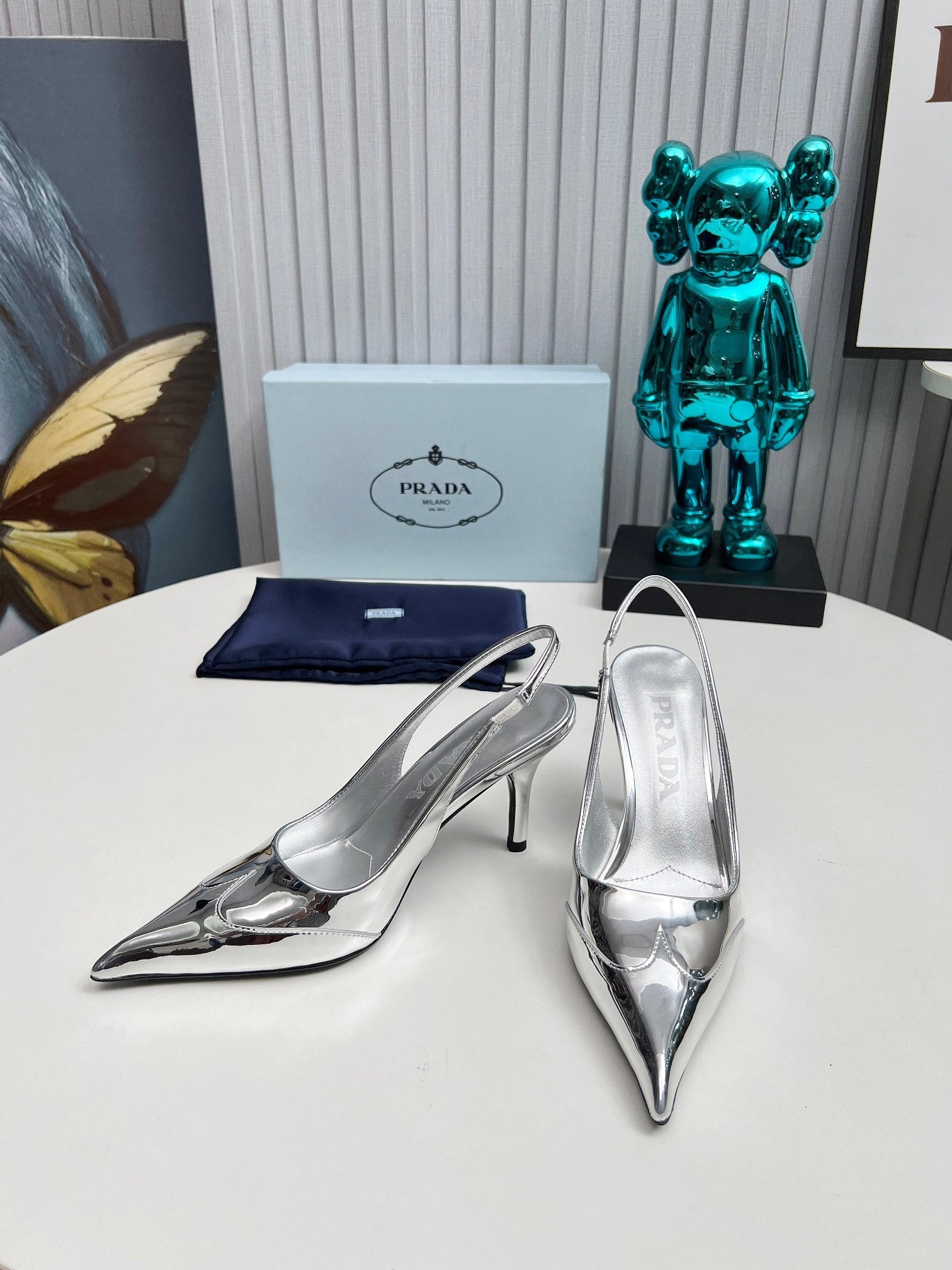 HIGH SLING BACK PUMPS IN SILVER GLOSSY CALFSKIN