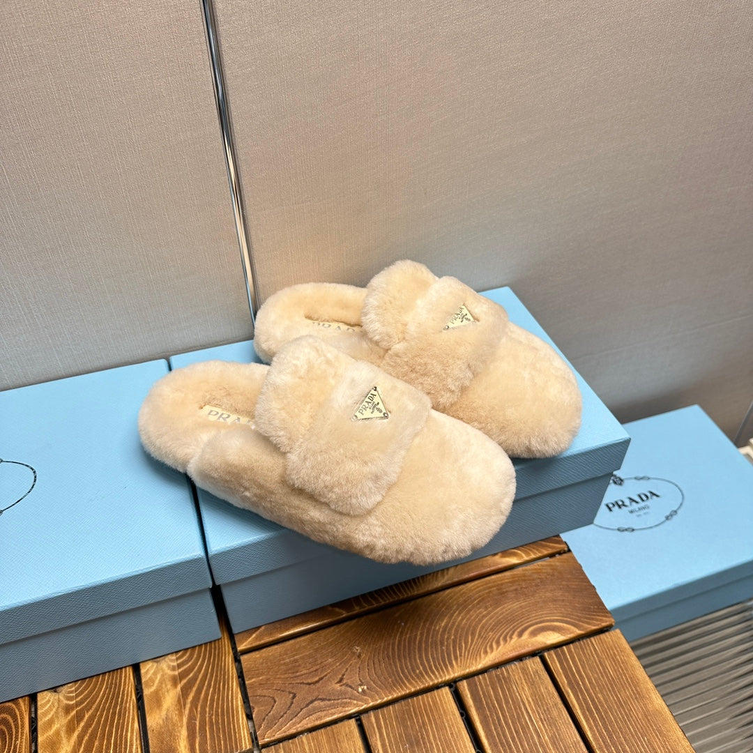 FLAT MULES IN TUSCAN BEIGE RABBIT FUR