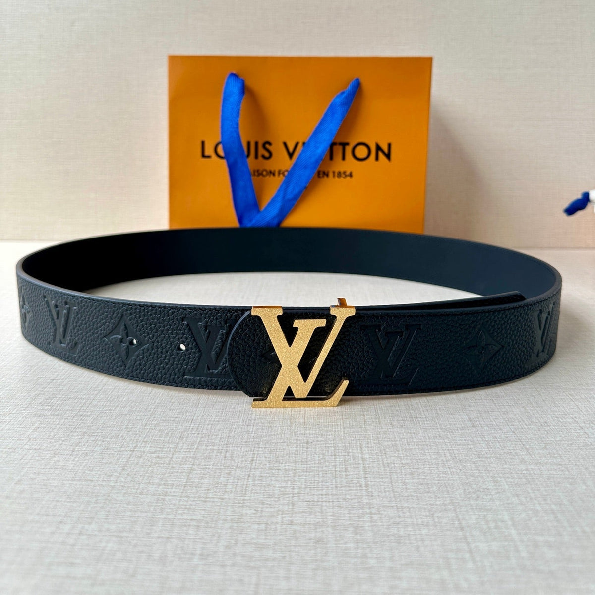 LV 25S BELT 40 MM IN BLACK CALFSKIN WITH GOLD HARDWARE 593267