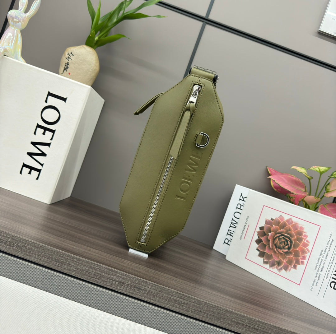 CONVERTIBLE SLING 32 IN OLIVE GREEN CLASSIC CALFSKIN