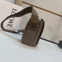 LOEWE 25S PEBBLE BAG 23 IN DARK TAUPE CALFSKIN SILVER HARDWARE