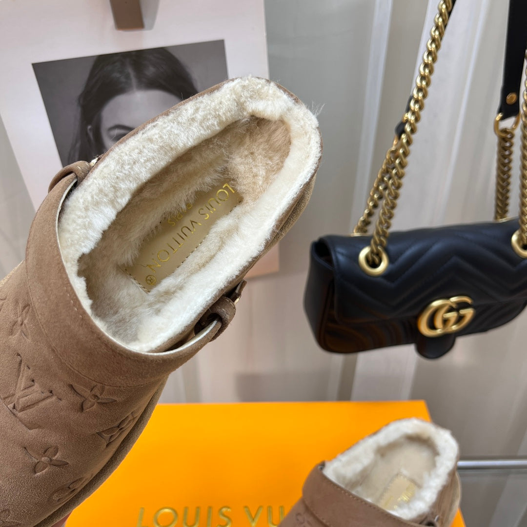 LV WOMEN'S COSY FLAT COMFORT CLOGS IN ASH BROWN MONOGRAM SUEDE