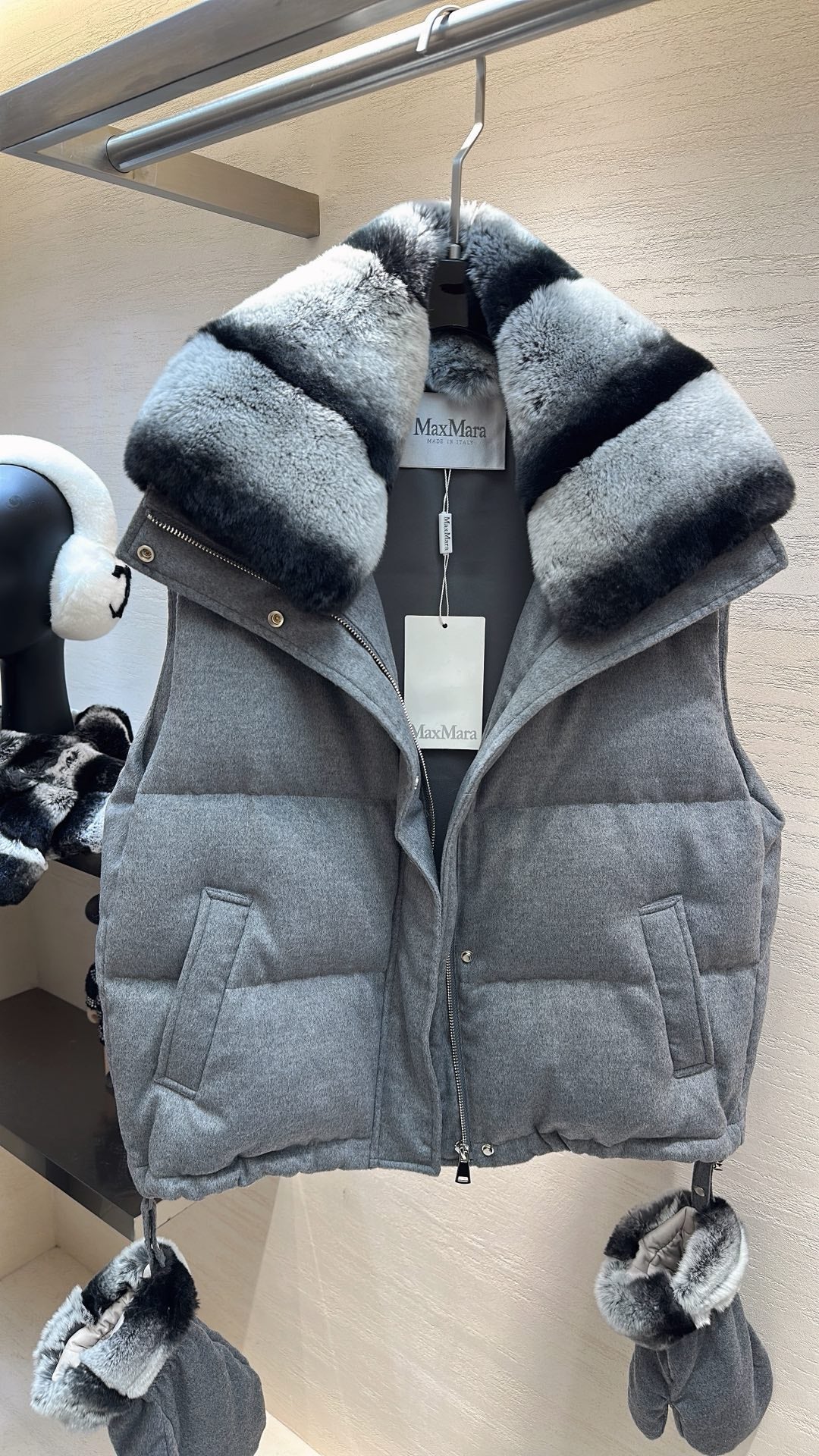 MAX MARA 25S VEST WITH RABBIT FUR COLLAR 058