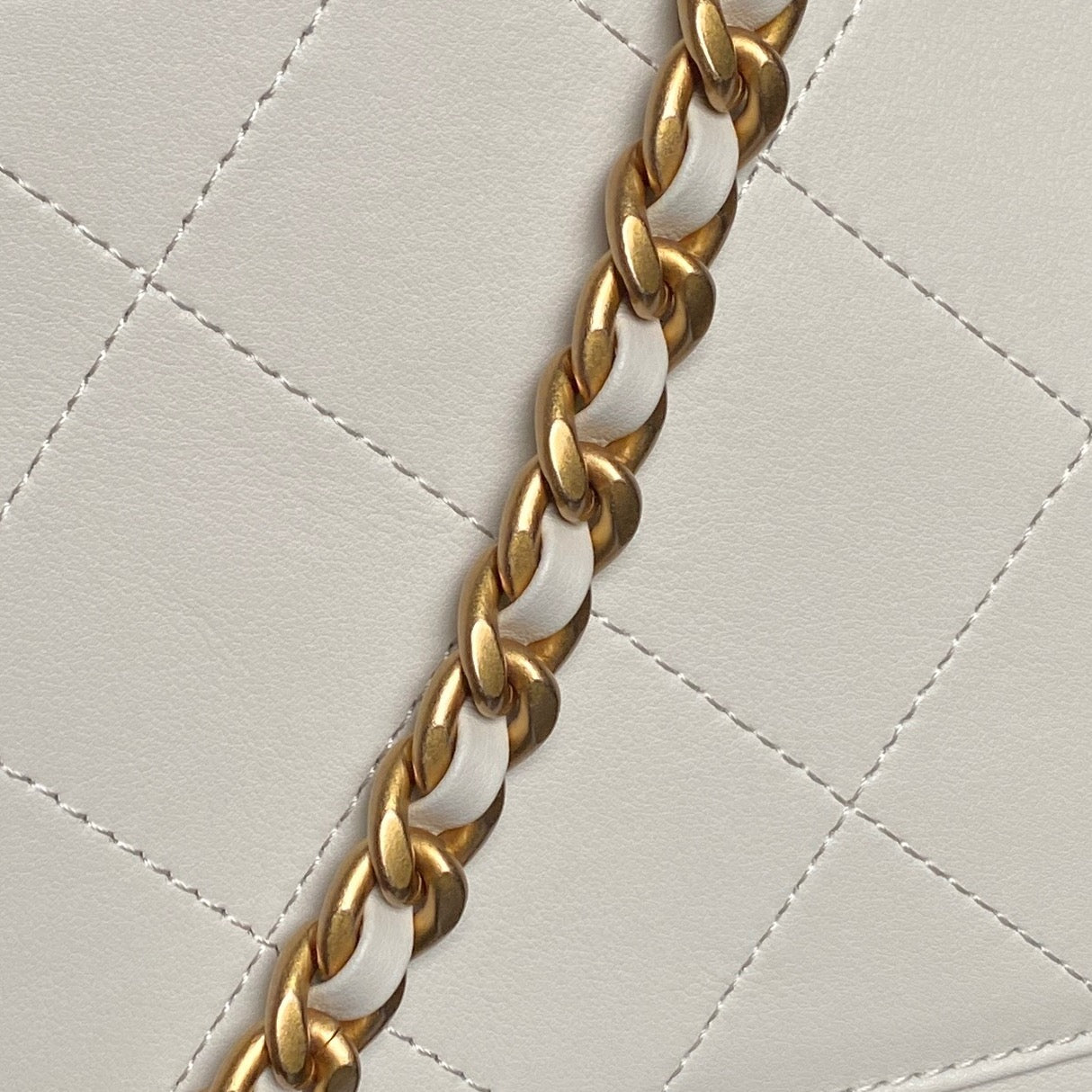 CHANEL 25S FLAP BAG 28 IN WHITE CALFSKIN WITH GOLD HARDWARE