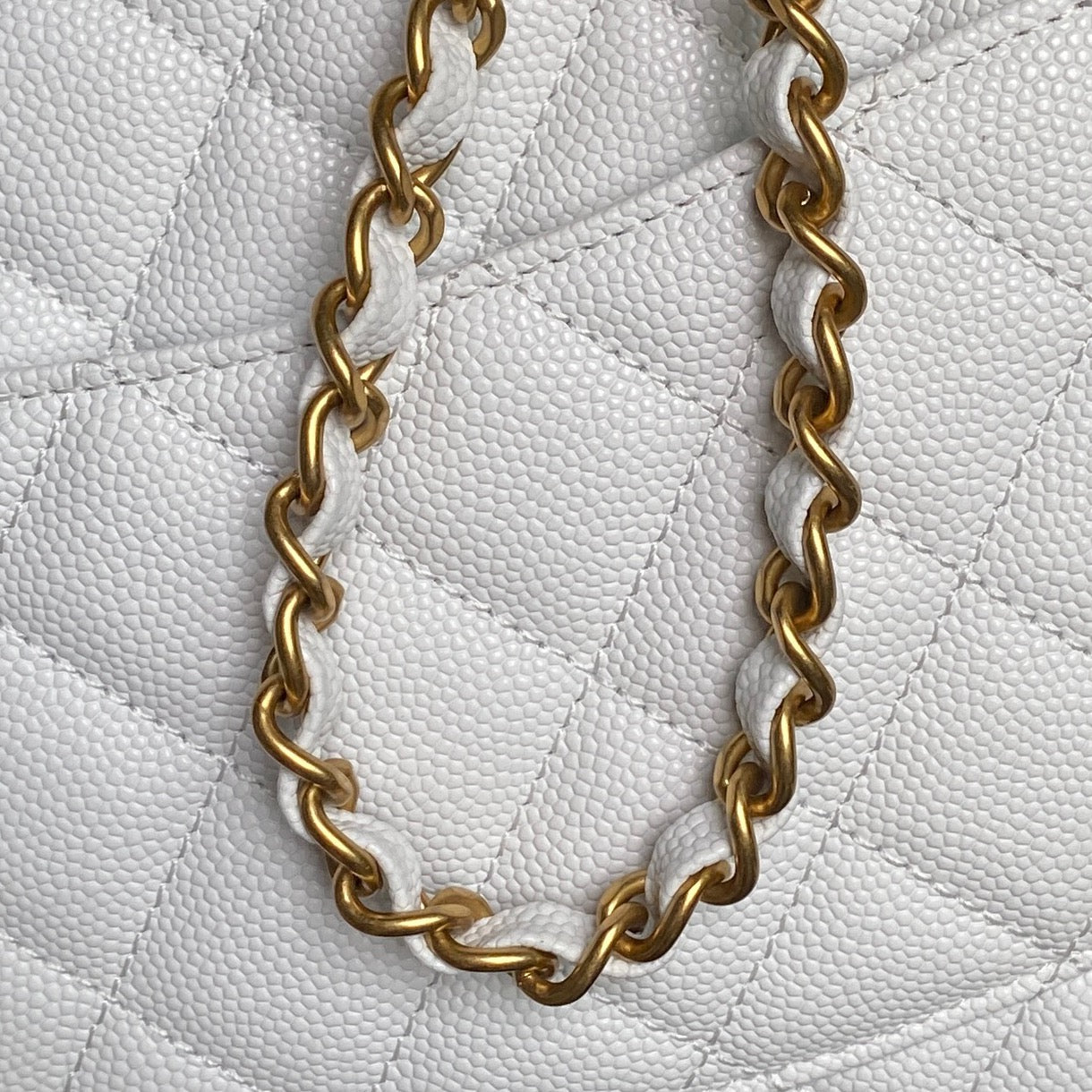 CHANEL 25S FLAP BAG 22 IN WHITE CALFSKIN GOLD HARDWARE