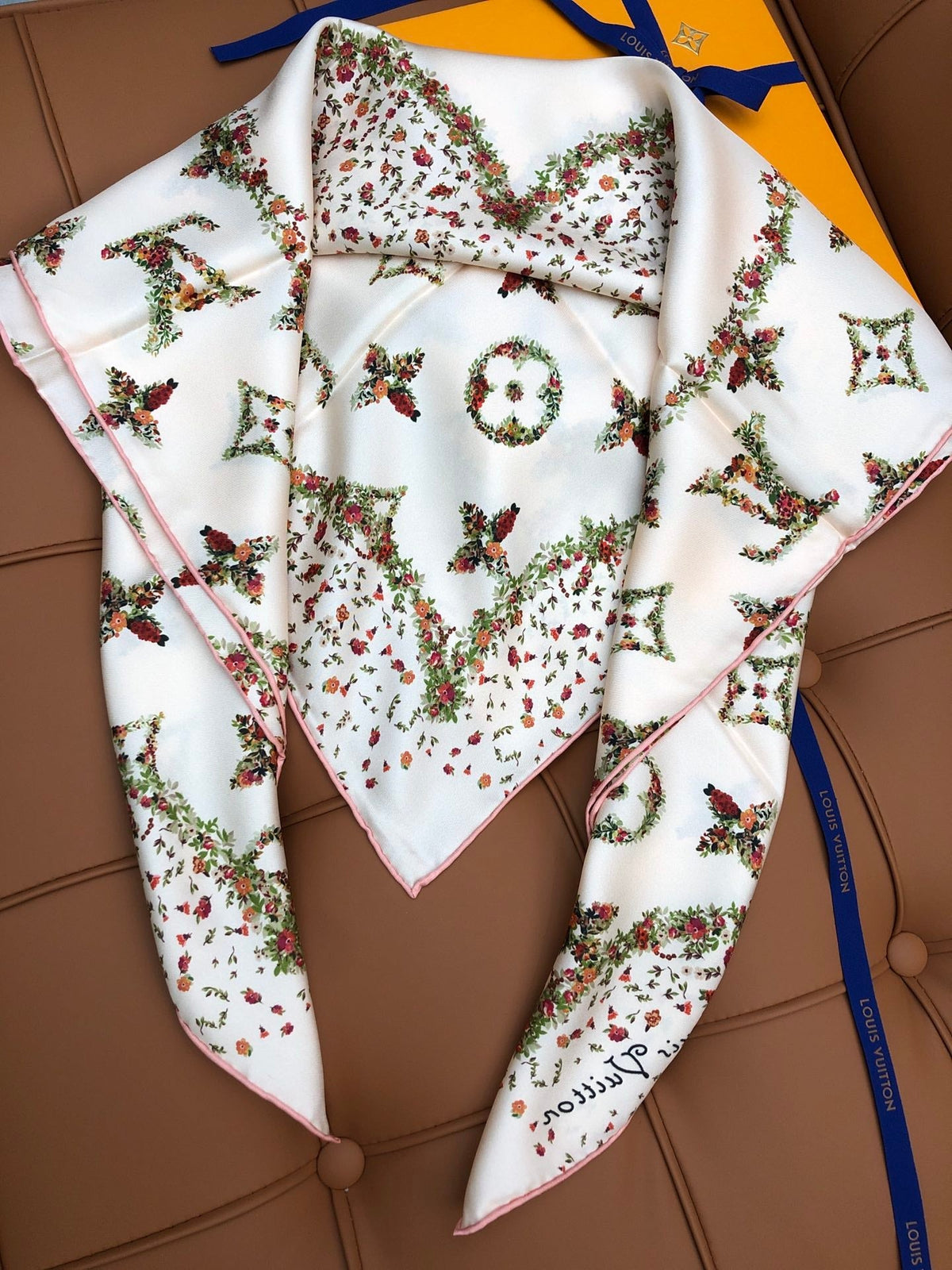 LV SCARF 90 CM IN SILK 704581