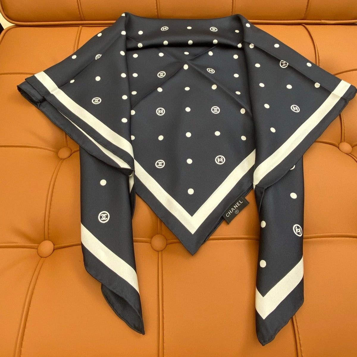 CHANEL 25S SCARF 90 IN SILK 704603