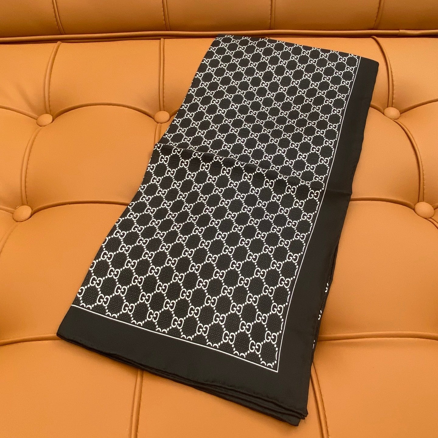 GUCCI 25S SCARF 90 IN SILK 709696