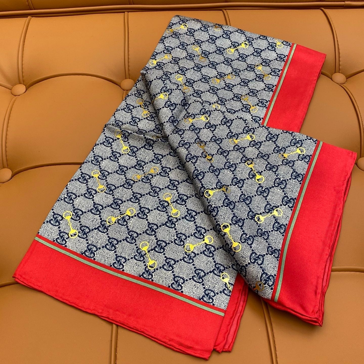 GUCCI 25S SCARF 90 IN SILK 718515