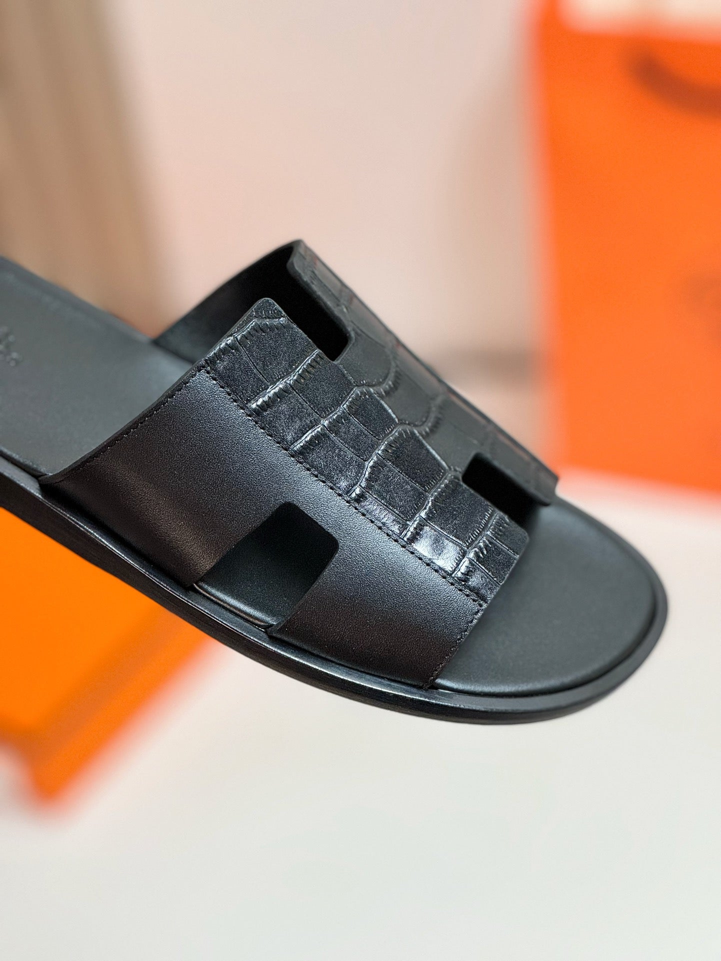 IZMIR SANDAL BLACK LAMBSKIN WITH PATTERNS