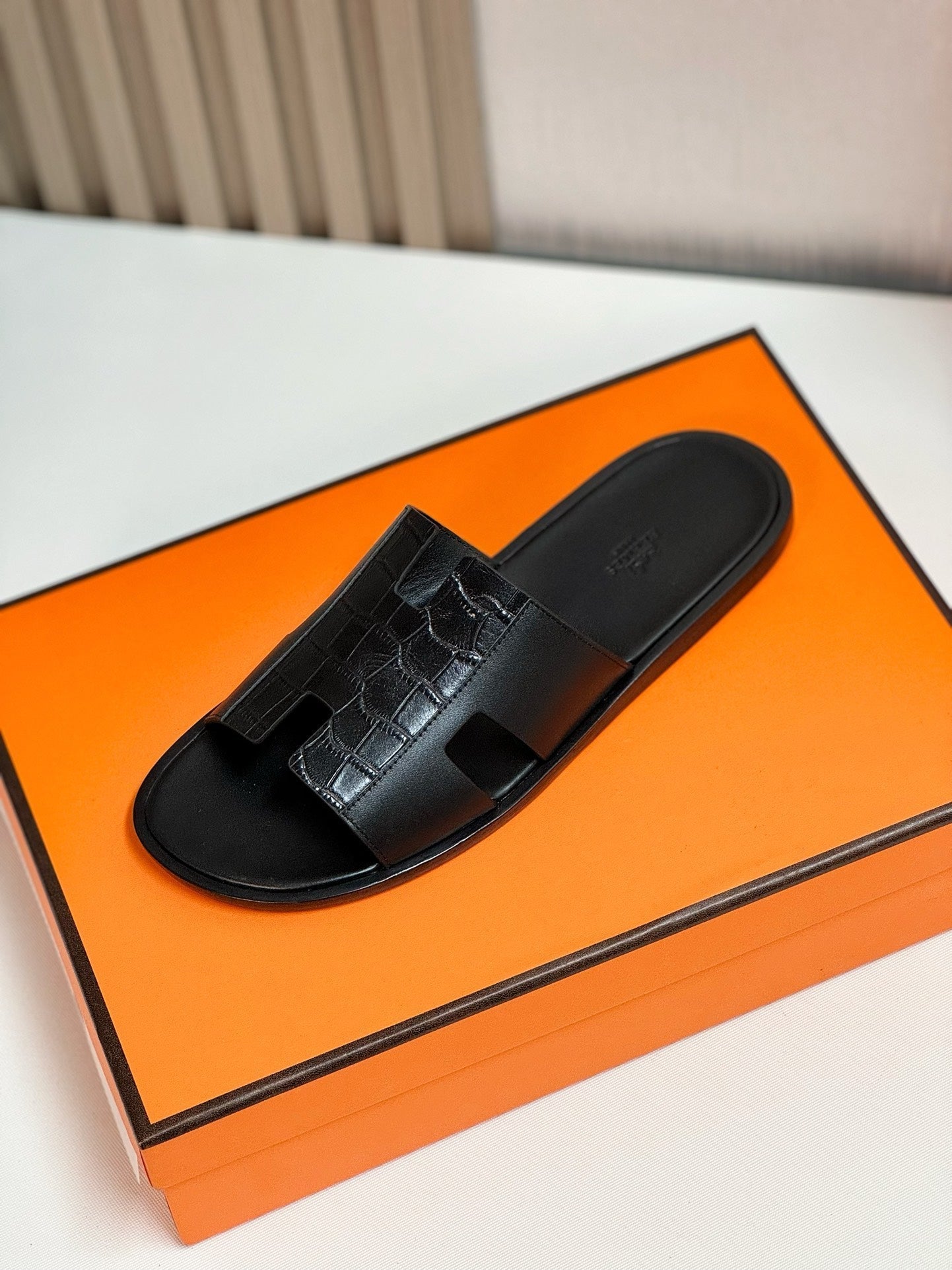 IZMIR SANDAL BLACK LAMBSKIN WITH PATTERNS