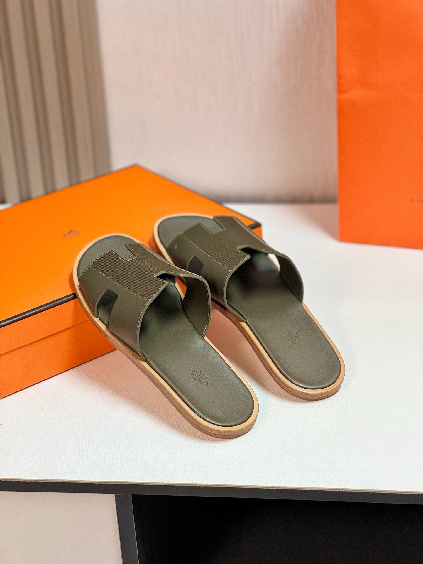 IZMIR SANDAL MOSS LAMBSKIN