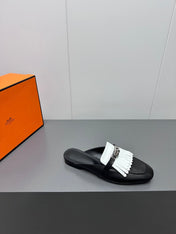 0Z MULE IN BLACK LAMBSKIN WITH WHITE FRINGE DETAIL