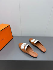 0Z MULE IN BRONZE BROWN LAMBSKIN WITH WHITE FRINGE DETAIL