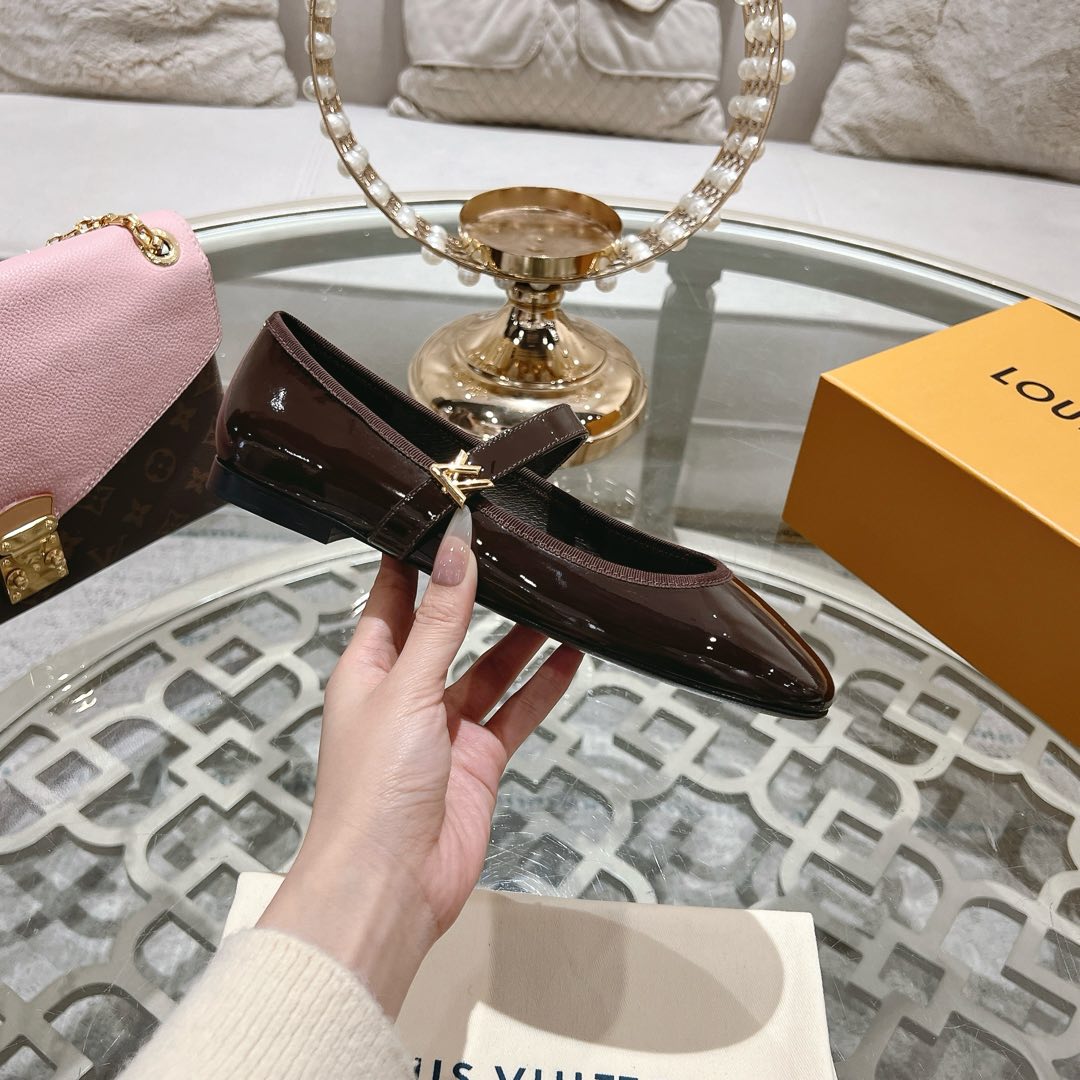 MARY JANE SHOES IN WALNUT BROWN PATENT CALFSKIN