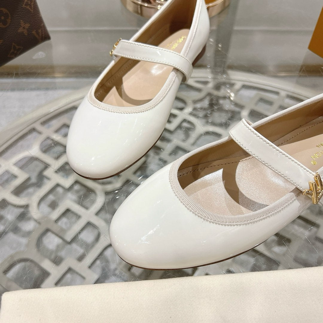 MARY JANE SHOES IN WHITE PATENT CALFSKIN