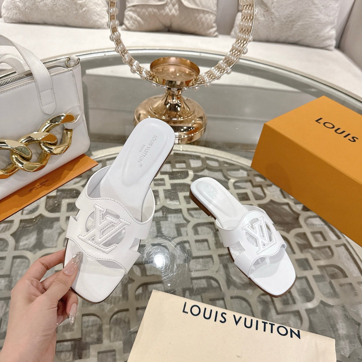 ISOLA FLAT SLIDE IN WHITE CALFSKIN