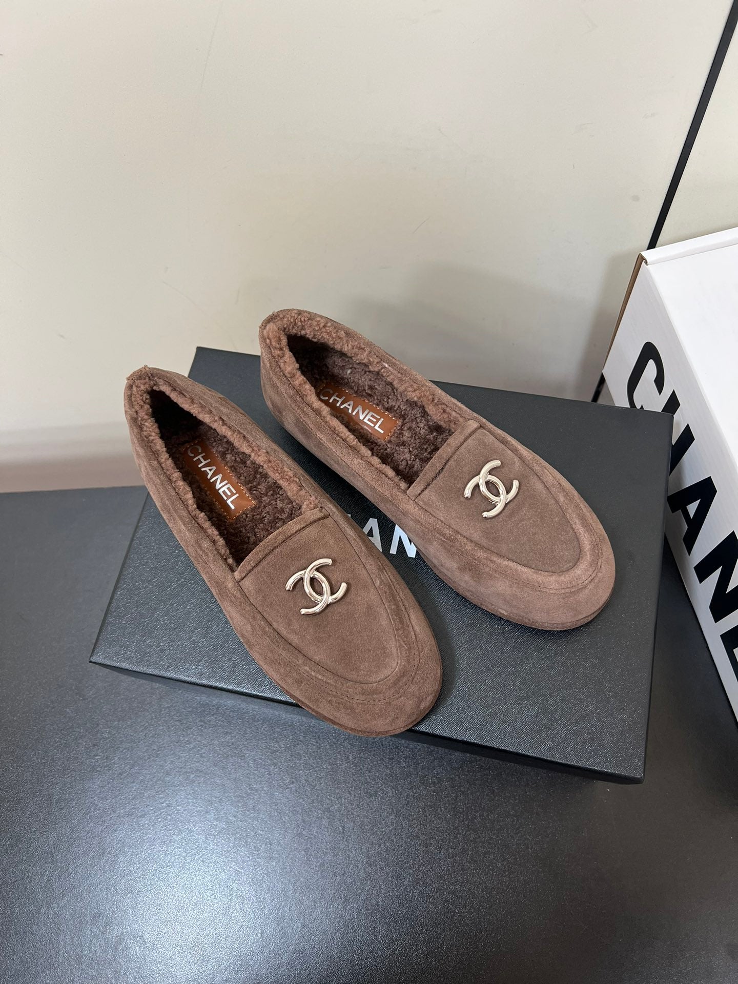 LOAFER IN PENNY BROWN SUEDE AND SOLF FLEECE LINING