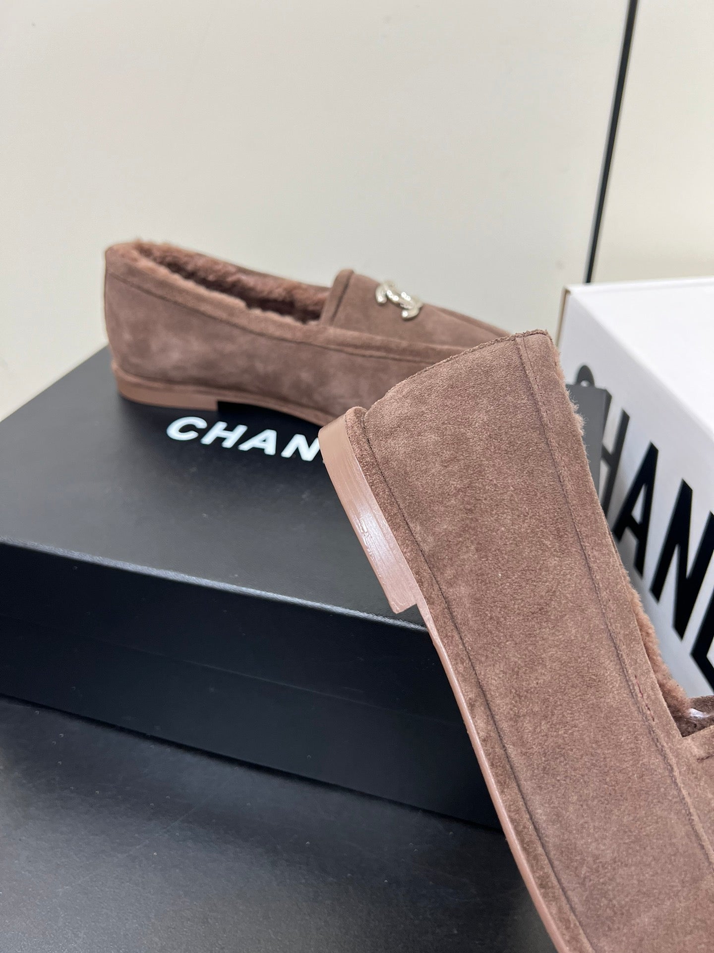 LOAFER IN PENNY BROWN SUEDE AND SOLF FLEECE LINING