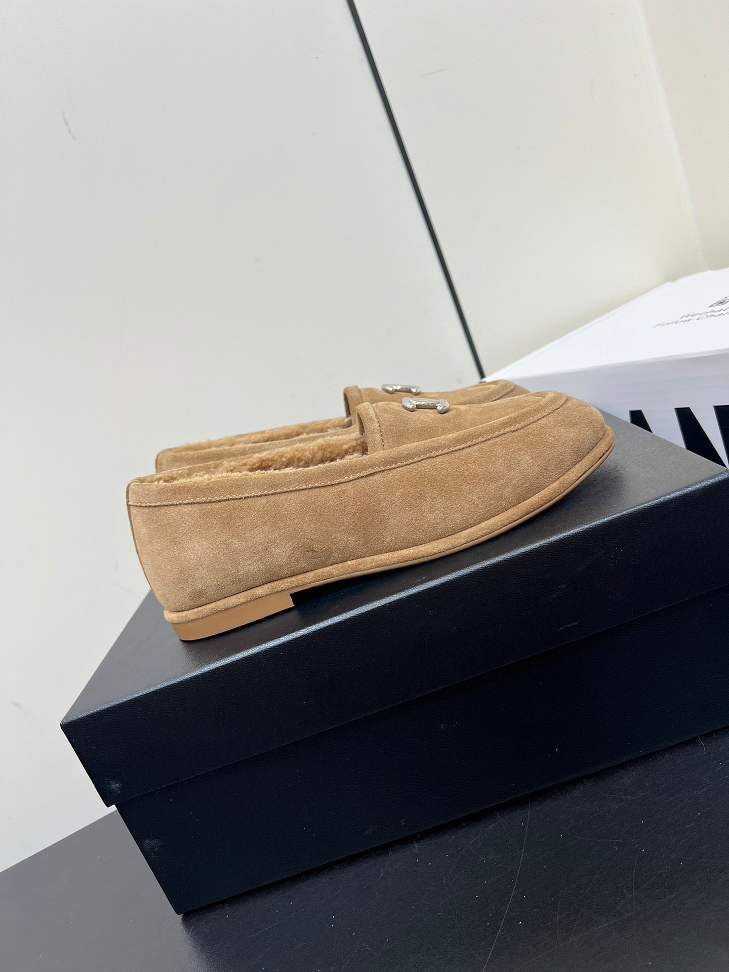 LOAFER IN SEPIA TAN SUEDE AND SOLF FLEECE LINING