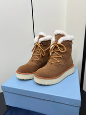 LACE-UP ANKLE BOOTS IN CAMEL SUEDE AND SHEARLING LINING