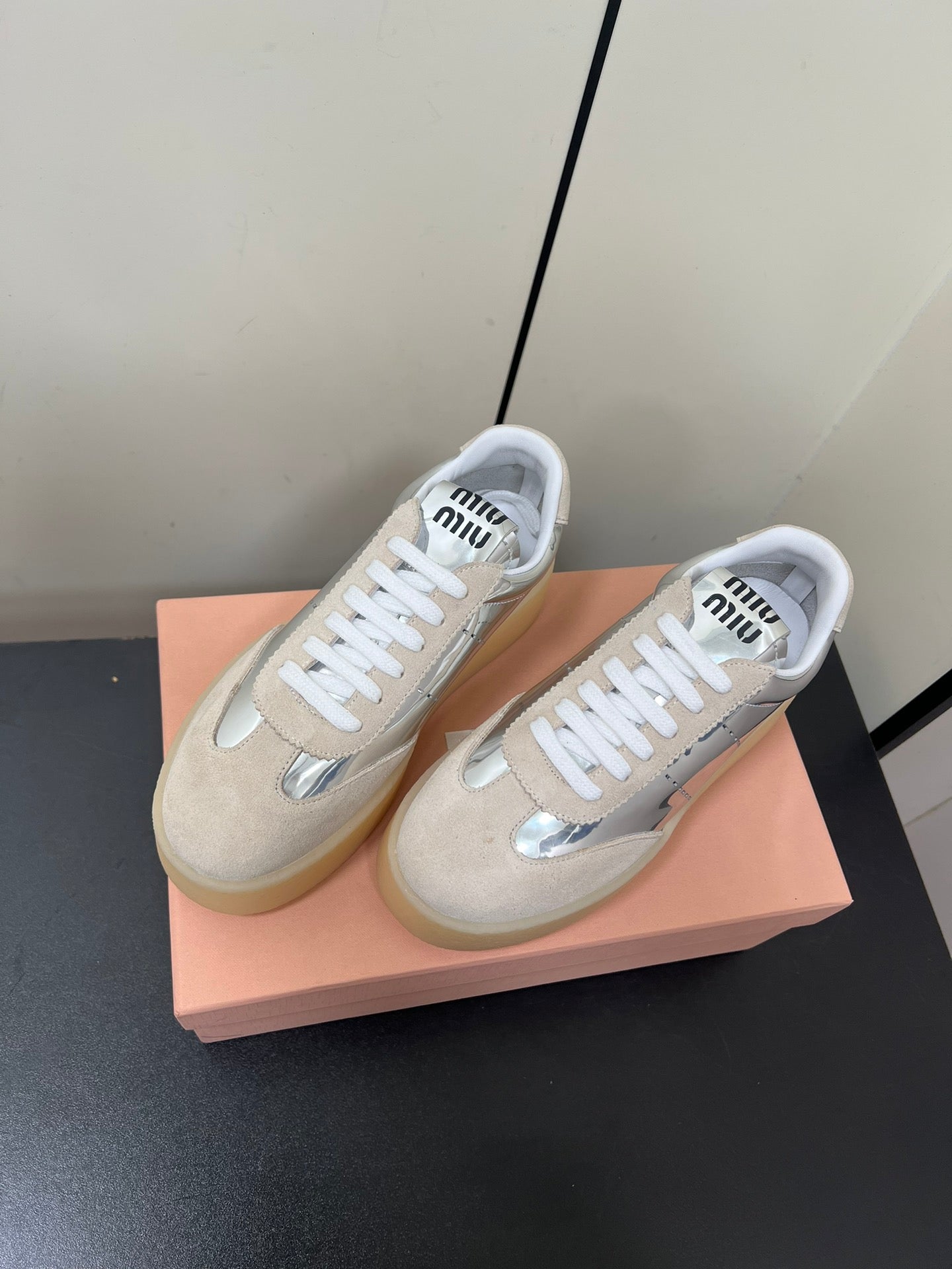 THICK-SOLED RETRO SNEAKERS IN SILVER METALLIC LAMBSKIN AND BEIGE SUEDE