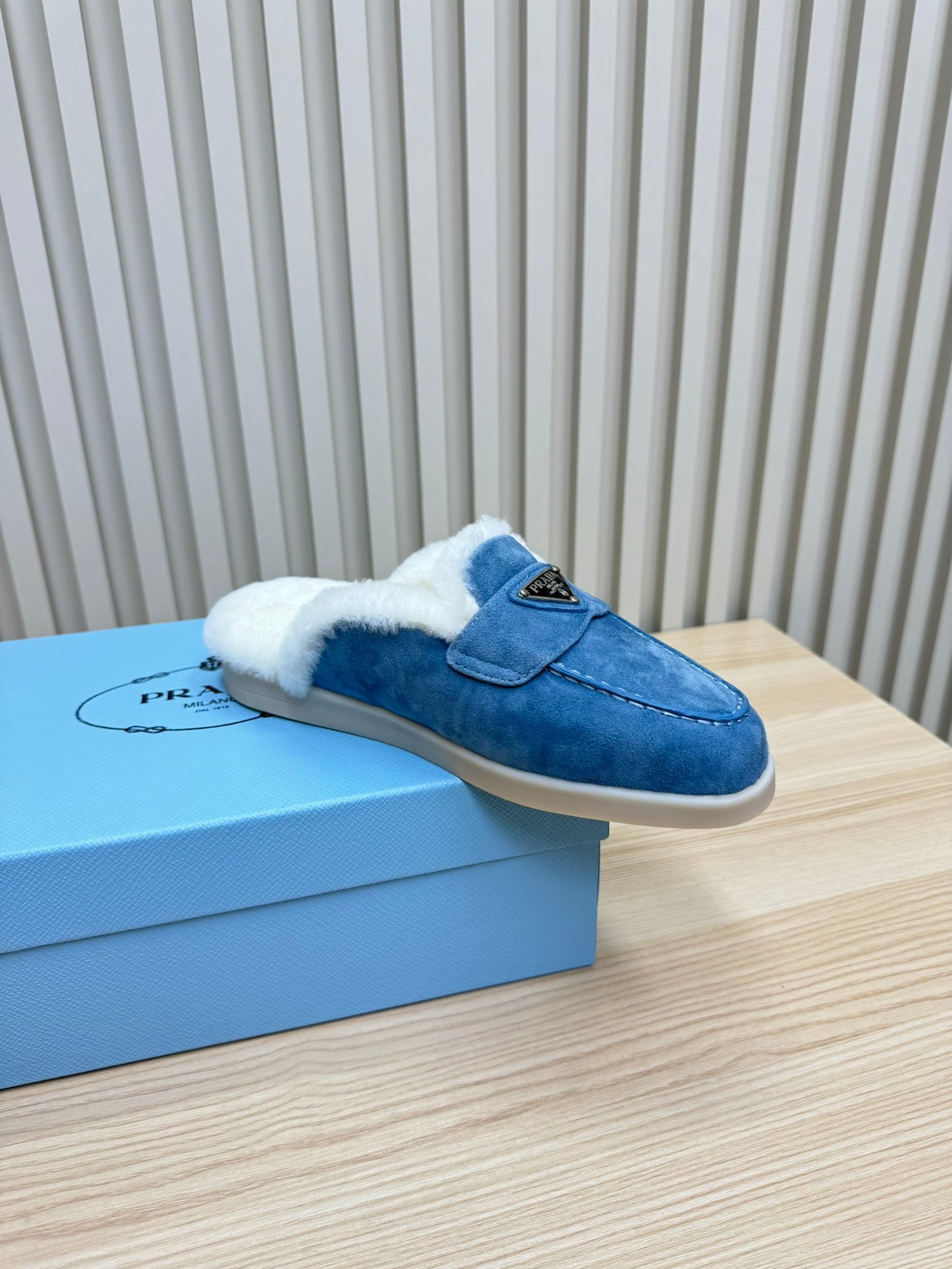 TRIANGLE LOGO FLATS IN AZURE BLUE SUEDE AND FUR LINING