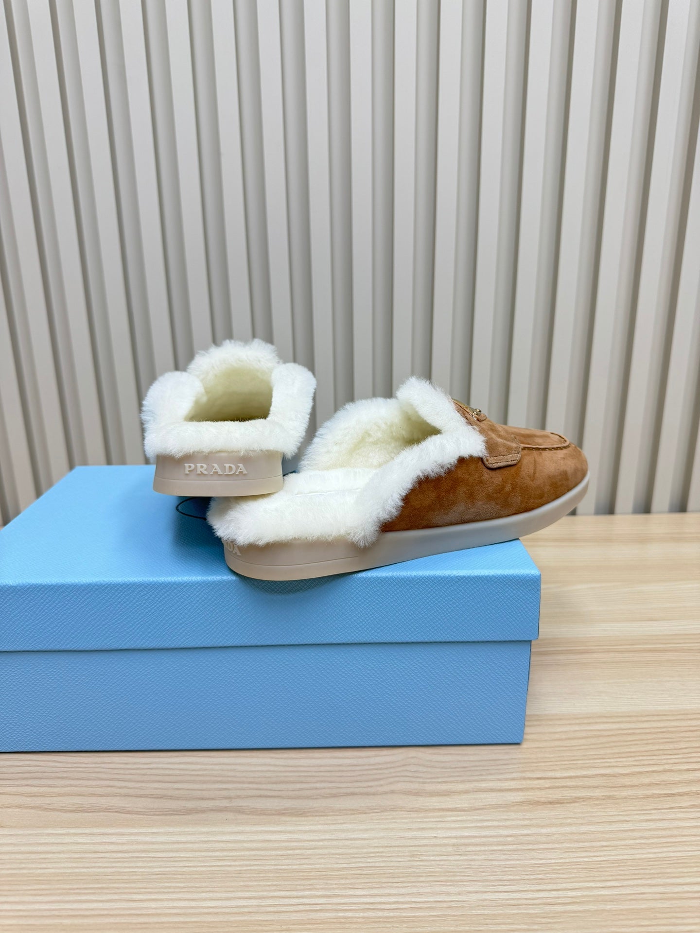 TRIANGLE LOGO FLATS IN CAMEL SUEDE AND FUR LINING