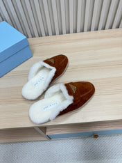 TRIANGLE LOGO FLATS IN RED BROWN SUEDE AND FUR LINING