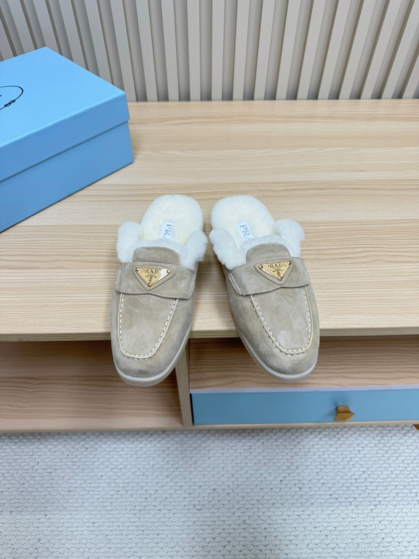 TRIANGLE LOGO FLATS IN KHAKI BEIGE SUEDE AND FUR LINING