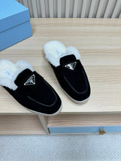 TRIANGLE LOGO FLATS IN BLACK SUEDE AND FUR LINING