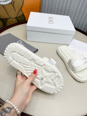 PLATFORM SLIDES 25S 50MM IN WHITE CALFSKIN AND ELECTRIC FABRIC