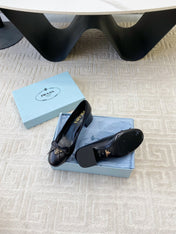 BALLERINA PUMPS WITH TRIANGLE LOGO AND BOW IN BLACK CALFSKIN
