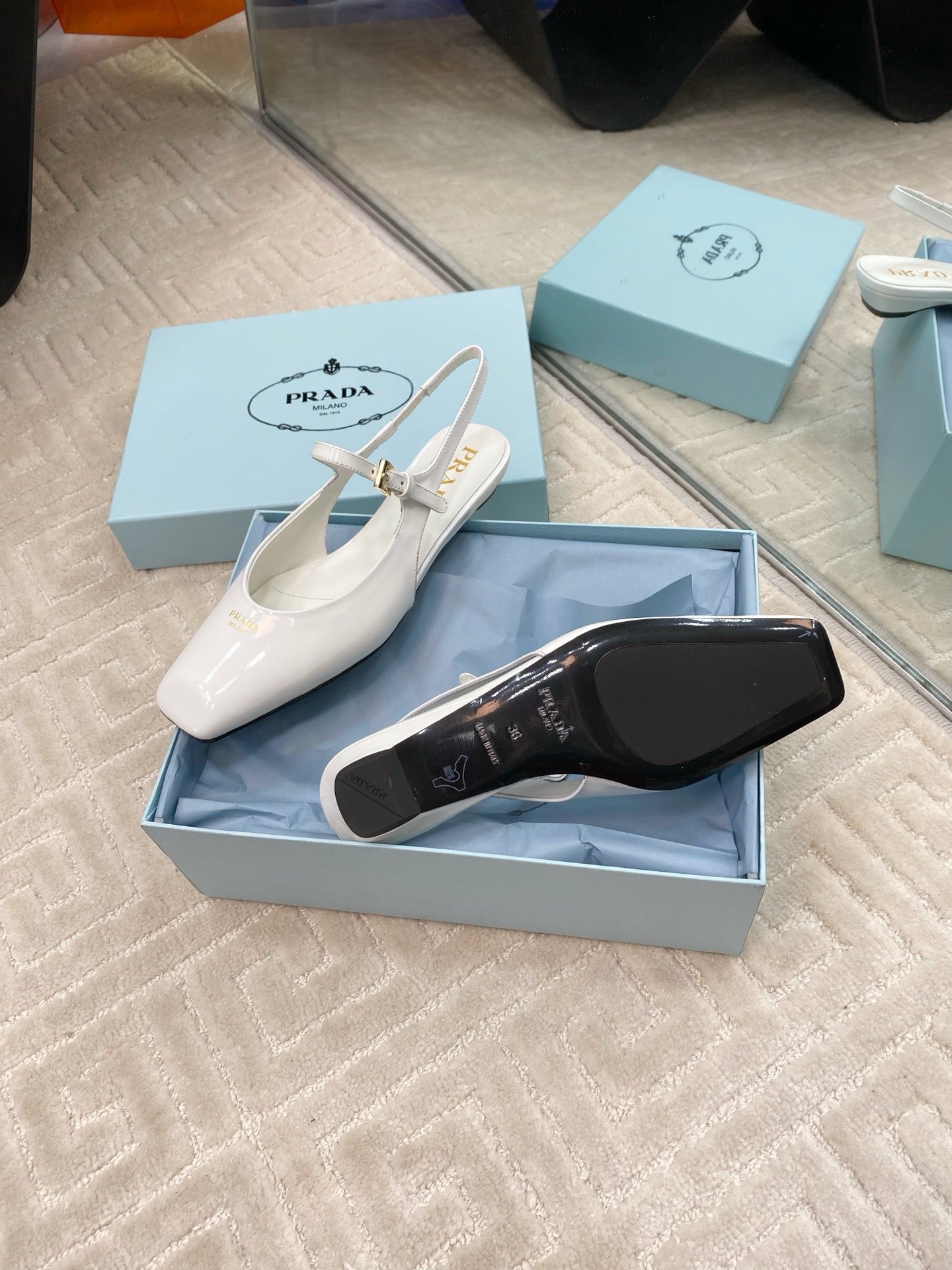 MARY JANE SLINGBACK SQUARE TOE IN WHITE PATENT SHEEPSKIN