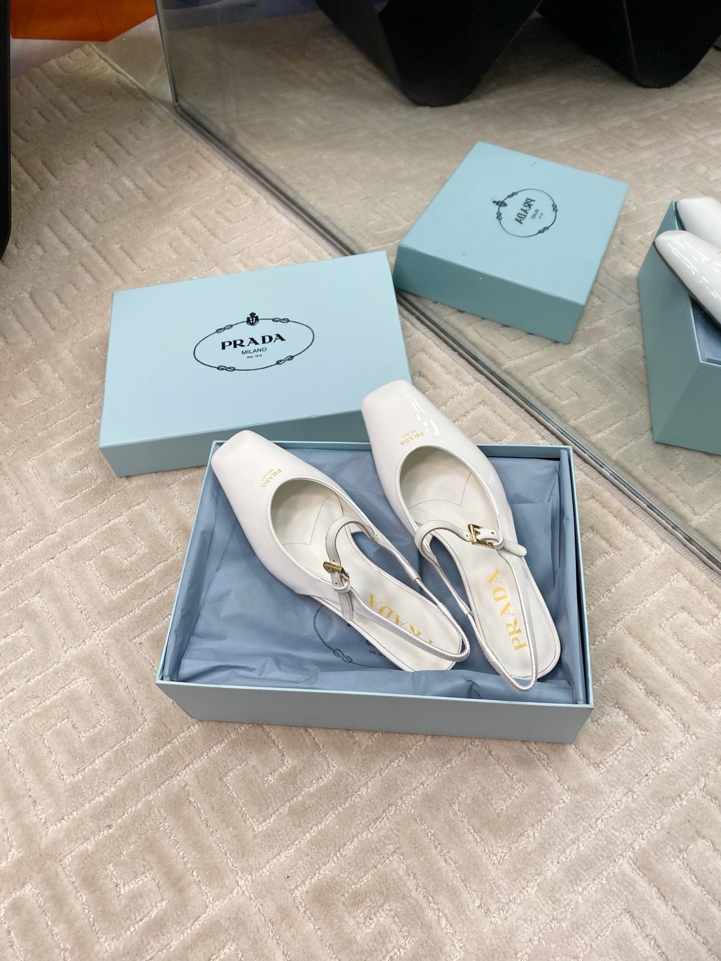 MARY JANE SLINGBACK SQUARE TOE IN WHITE PATENT SHEEPSKIN