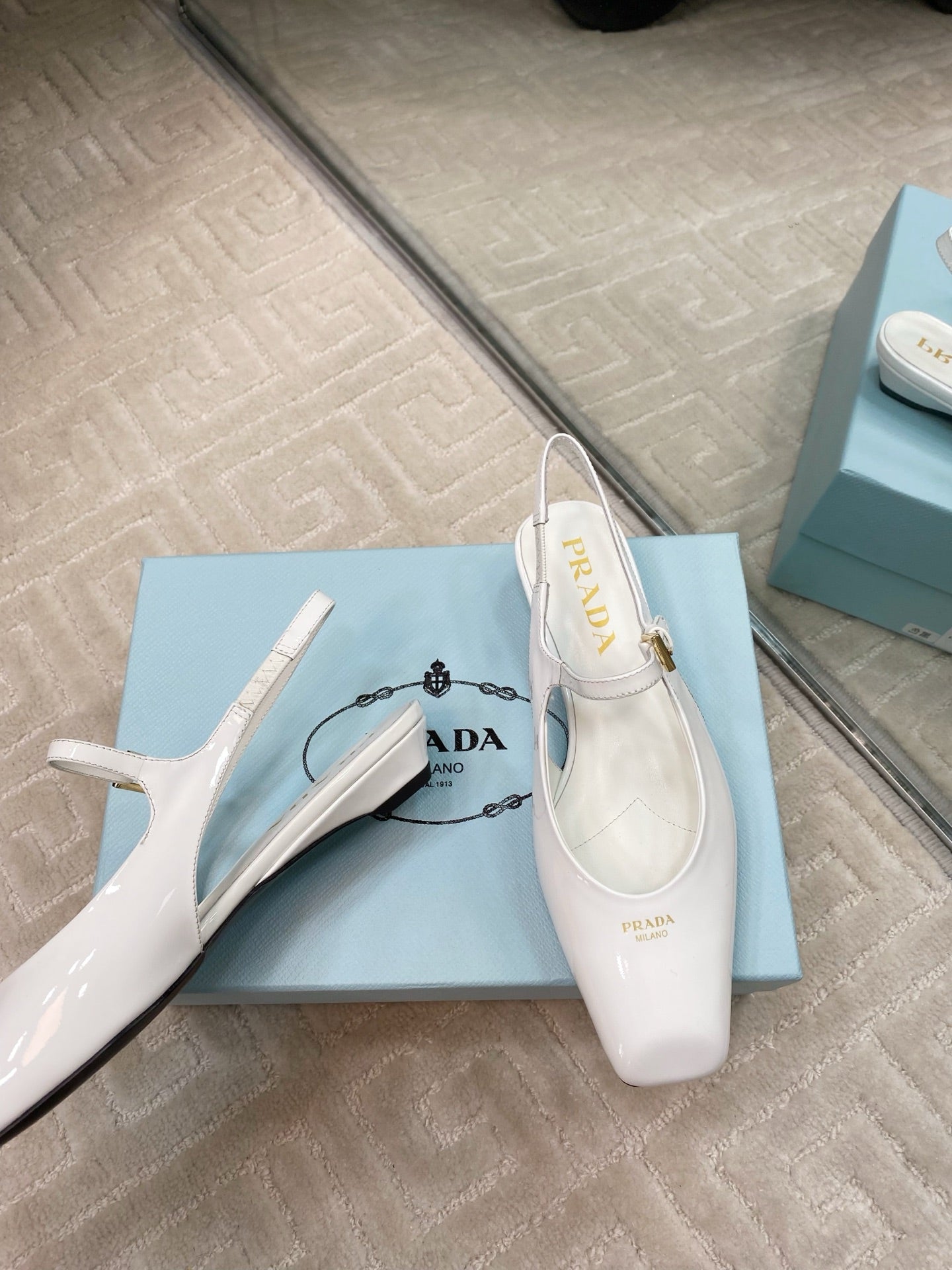 MARY JANE SLINGBACK SQUARE TOE IN WHITE PATENT SHEEPSKIN