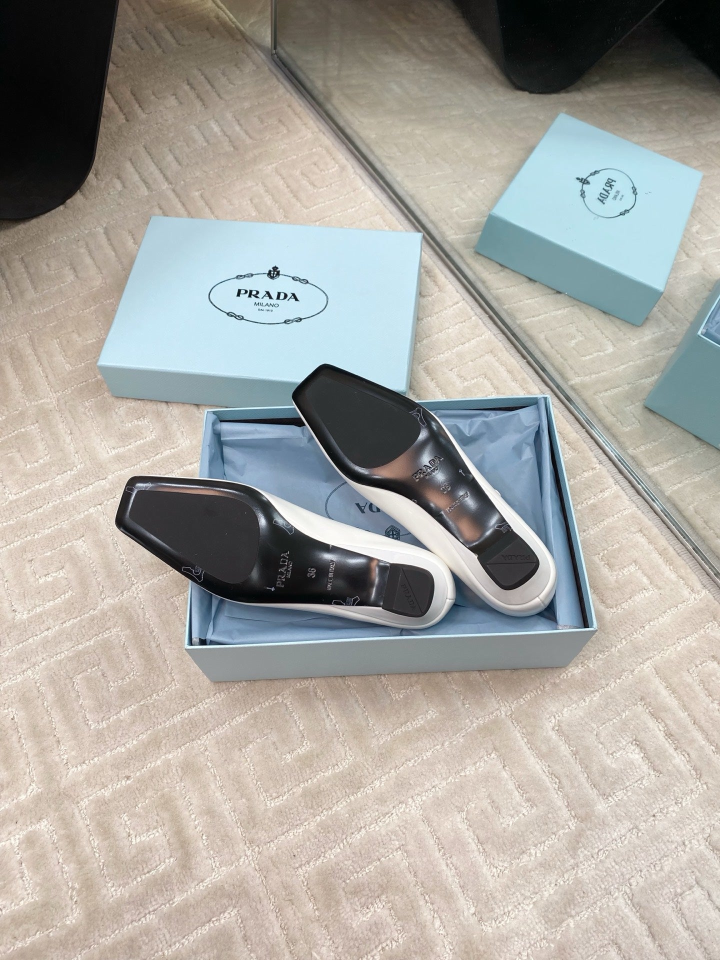 MARY JANE FLATS SQUARE TOE IN WHITE PATENT SHEEPSKIN