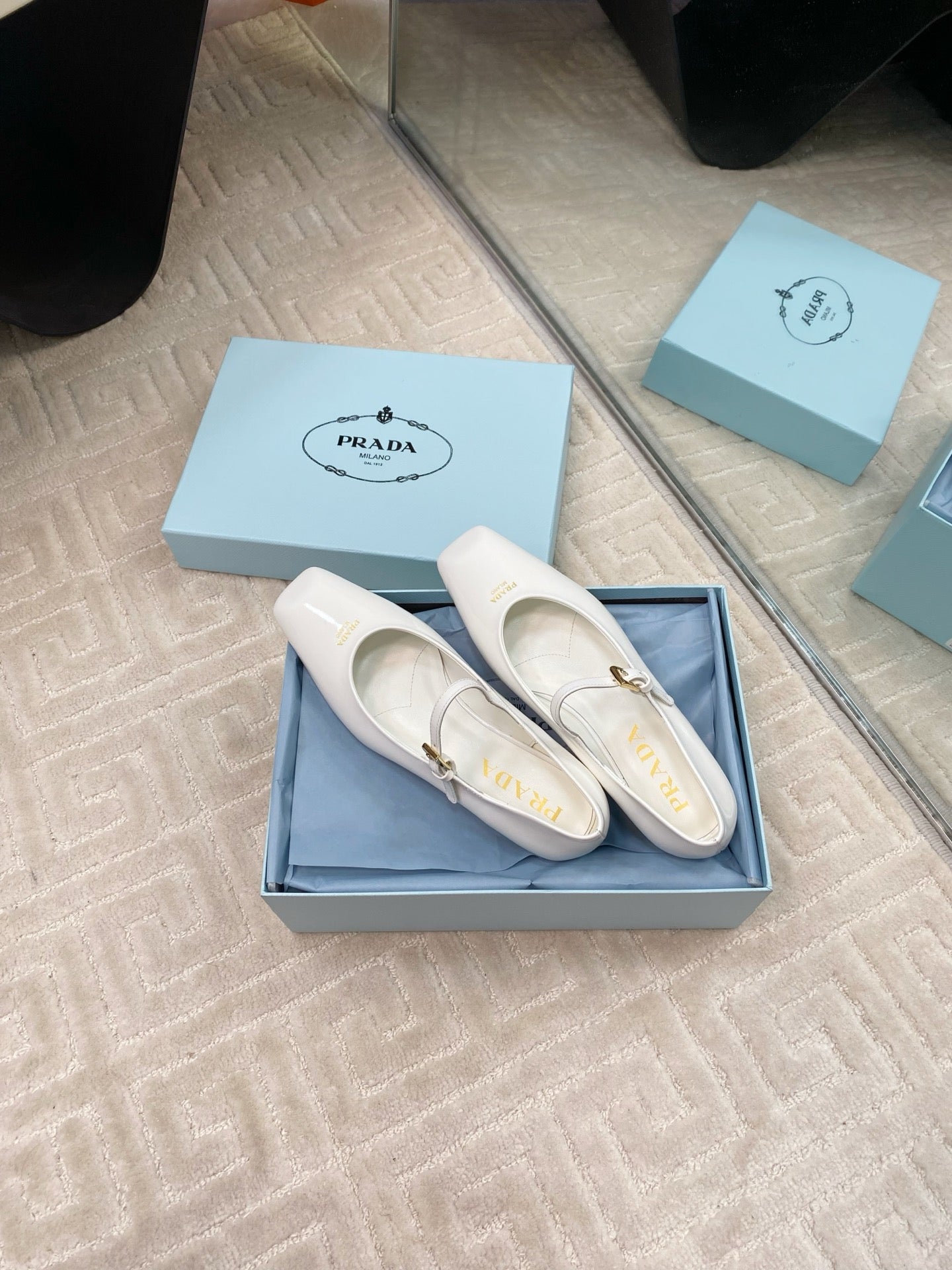 MARY JANE FLATS SQUARE TOE IN WHITE PATENT SHEEPSKIN