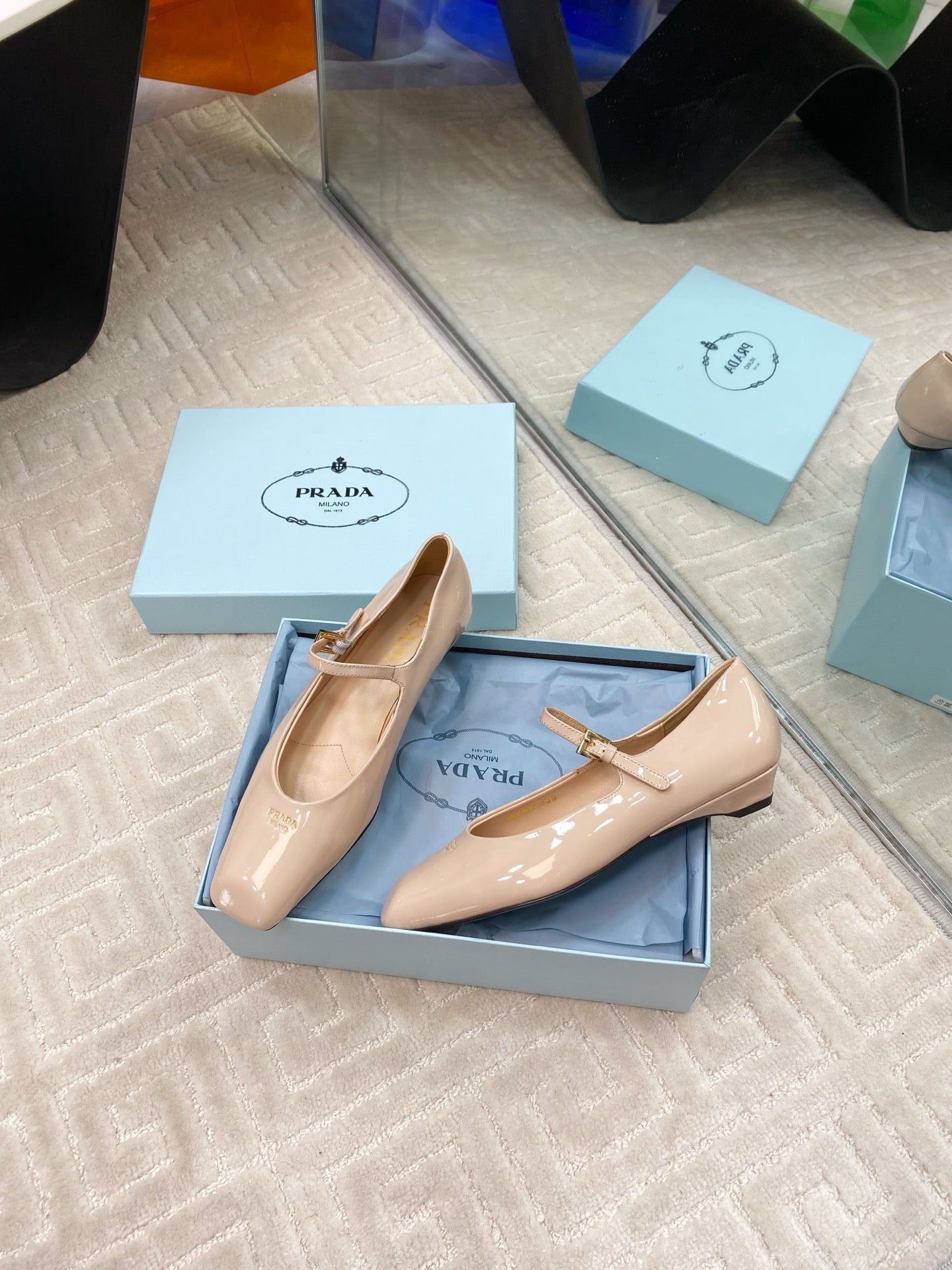 MARY JANE FLATS SQUARE TOE IN BEIGE PATENT SHEEPSKIN