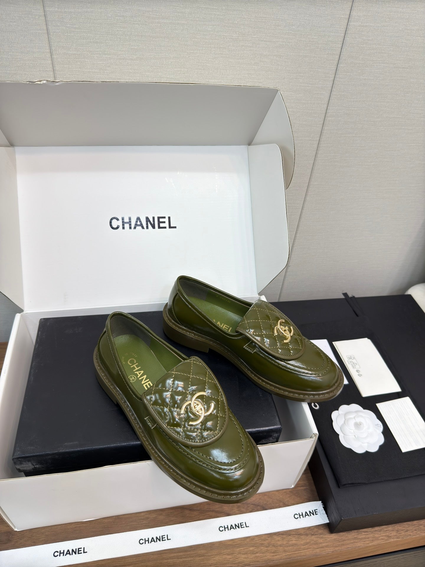 MOCCASIN 2.5 CM IN ARMY GREEN PREMIUM LAMBSKIN