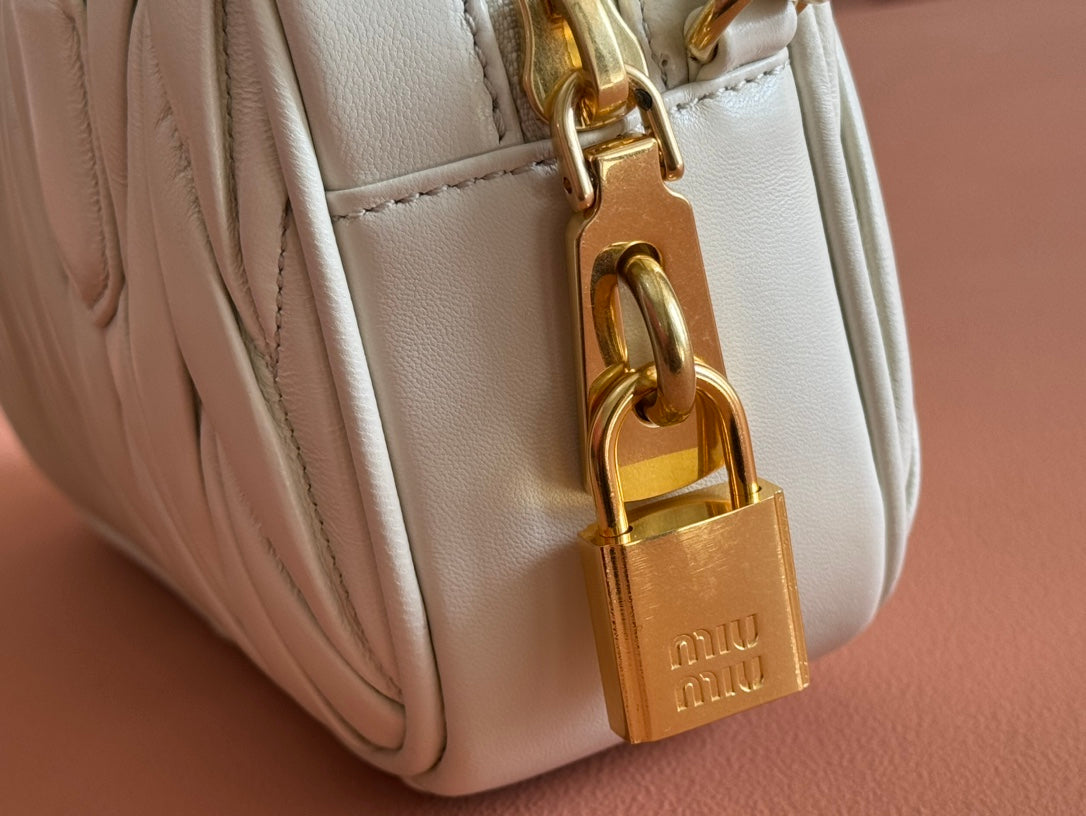 ARCADIE MATELASSÉ BAG 19 IN WHITE LAMBSKIN GOLD HARDWARE