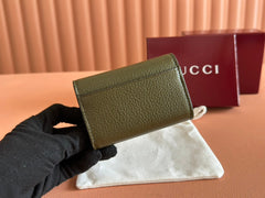 SOFTBIT CARD CASE 10.5 IN GREEN GRAINY CALFSKIN GOLD HARDWARE