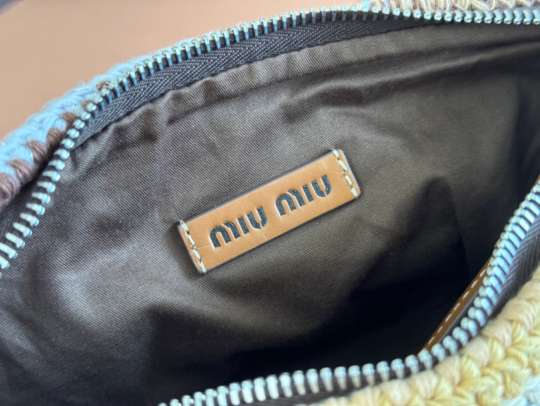 CROCHET SHOULDER BAG 25.5 NATURAL COLOUR-BLOCK WOOL WITH BROWN STRAP CALFSKIN