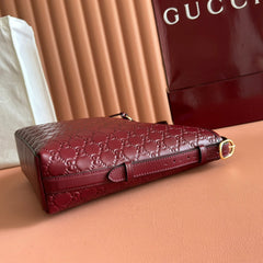 GUCCI 25S EMBLEM MEDIUM SHOULDER BAG 26 IN ROSSO ANCORA RED CALFSKIN