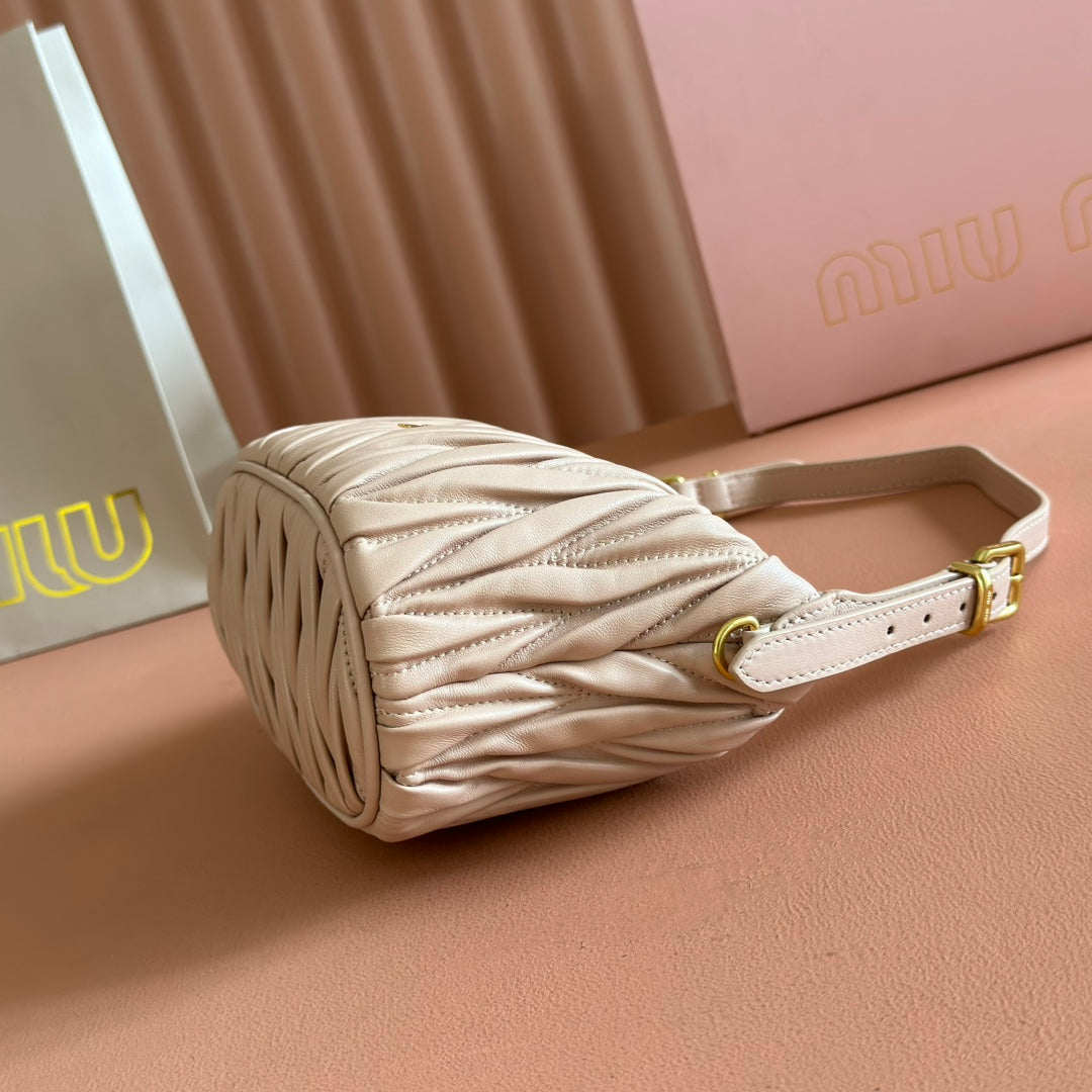MIUMIU 26S POUCH BAG 15 IN LIGHT PINK CALFSKIN GOLD HARDWARE