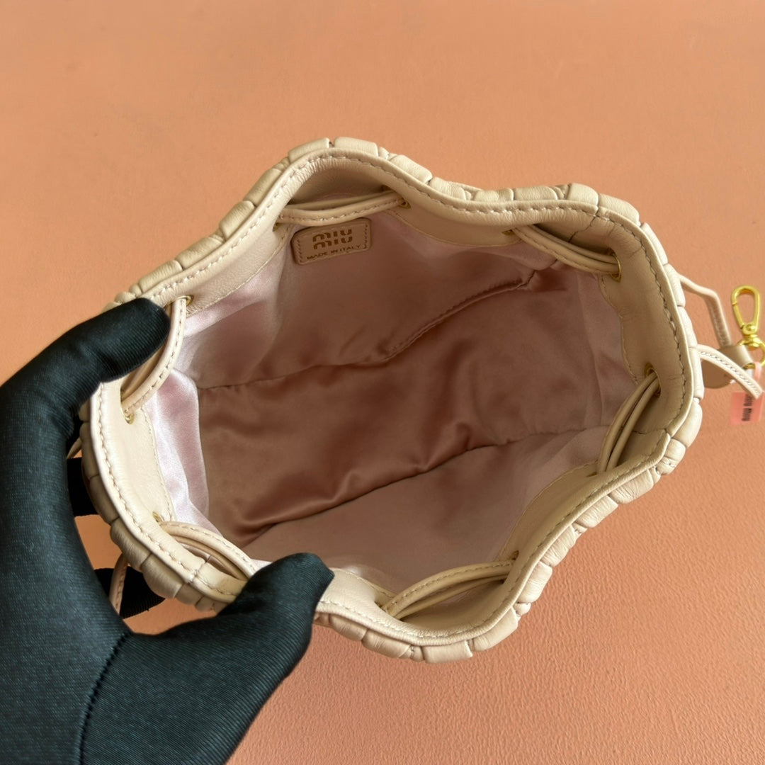 MIUMIU 26S MATELASSE POUCH BAG 16 IN LIGHT BEIGE CALFSKIN GOLD HARDWARE