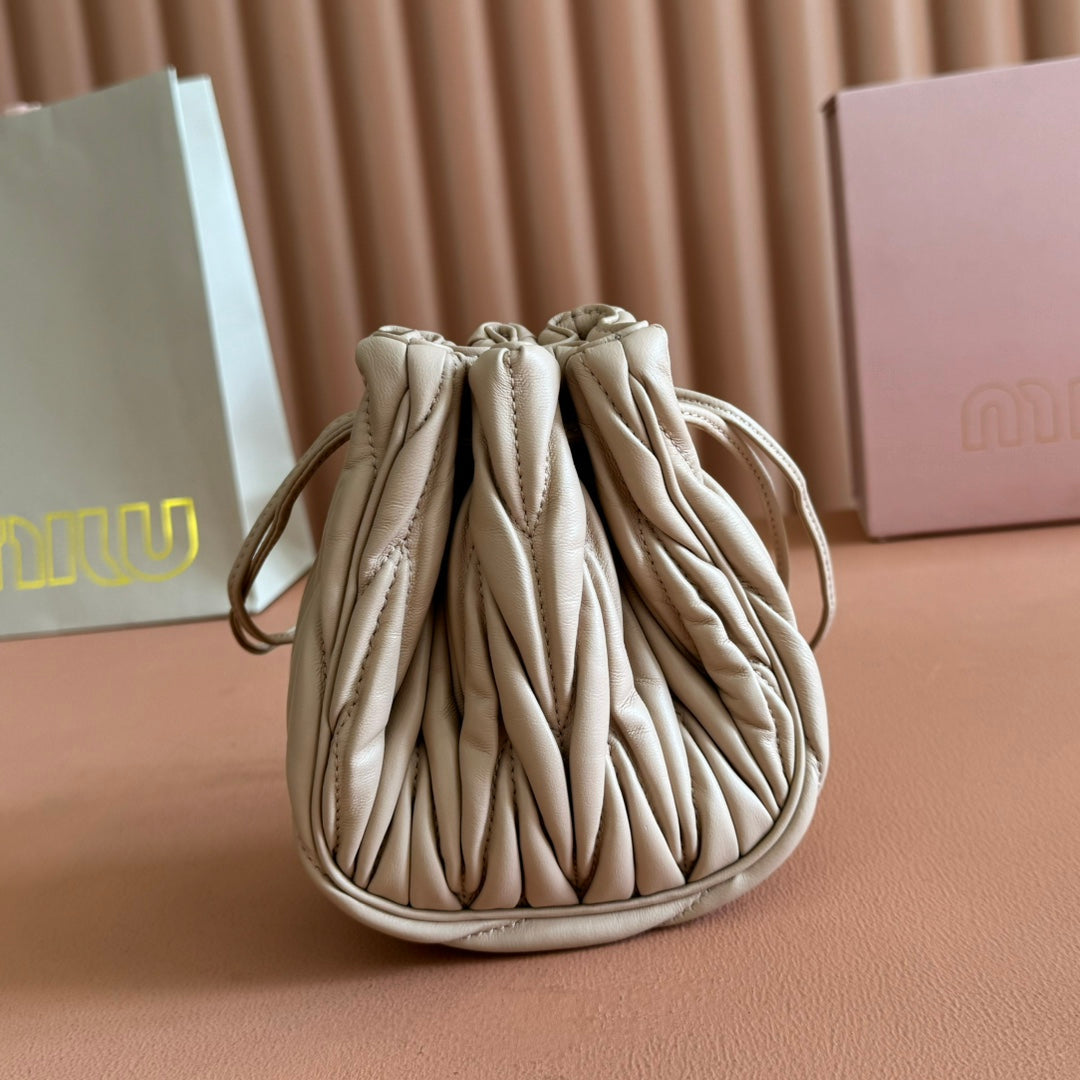 MIUMIU 26S MATELASSE POUCH BAG 16 IN LIGHT BEIGE CALFSKIN GOLD HARDWARE