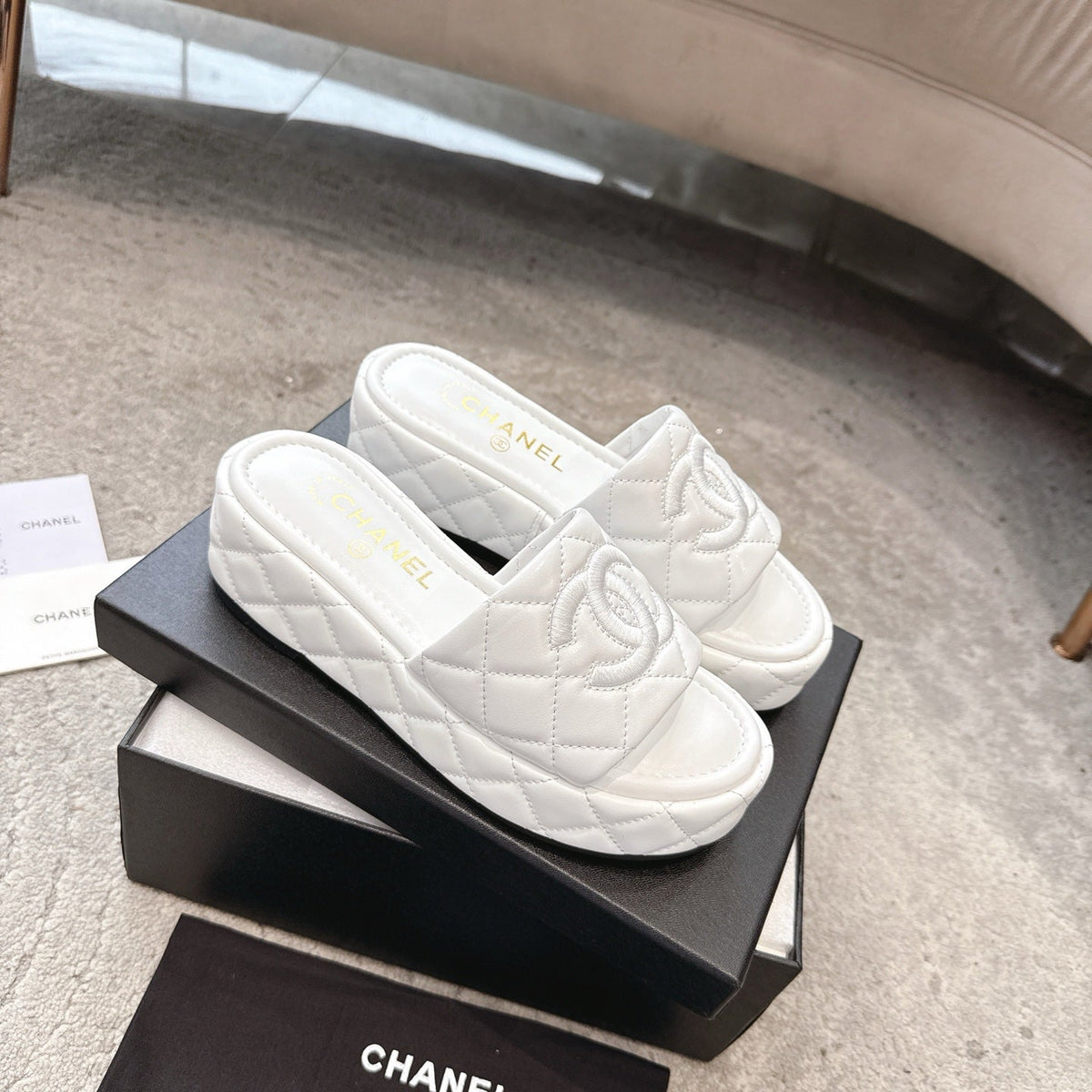 WEDGE HEELS IN WHITE CALFSKIN QUILTED