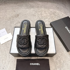 WEDGE HEELS IN BLACK CALFSKIN QUILTED