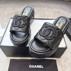 WEDGE HEELS IN BLACK CALFSKIN QUILTED